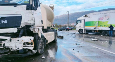 MOSTAR U sudaru dva teretna vozila ozlijeđena jedna osoba