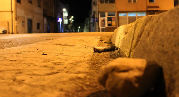 NEREDI NA MOSTARSKIM ULICAMA Čula se pucnjava, letjelo kamenje, boce, palice, baklje ...