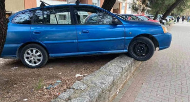 MOSTAR Elegantno parkiranje na Aveniji