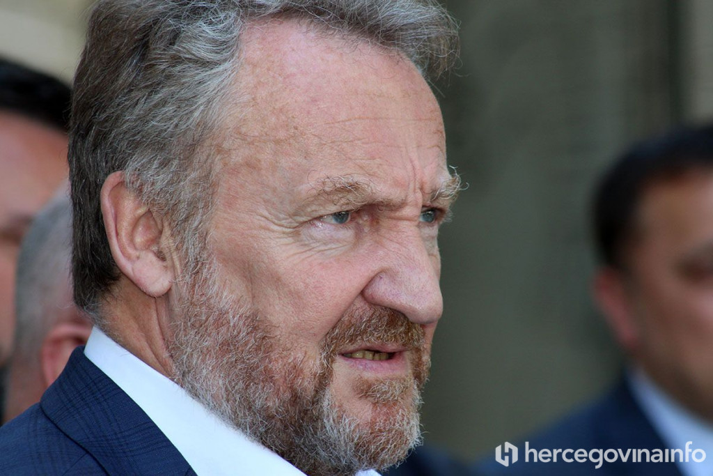 LAKI JE NERVOZAN Izetbegović prozivao SAD i Schmidta, pa dobio lekciju od američkog veleposlanika