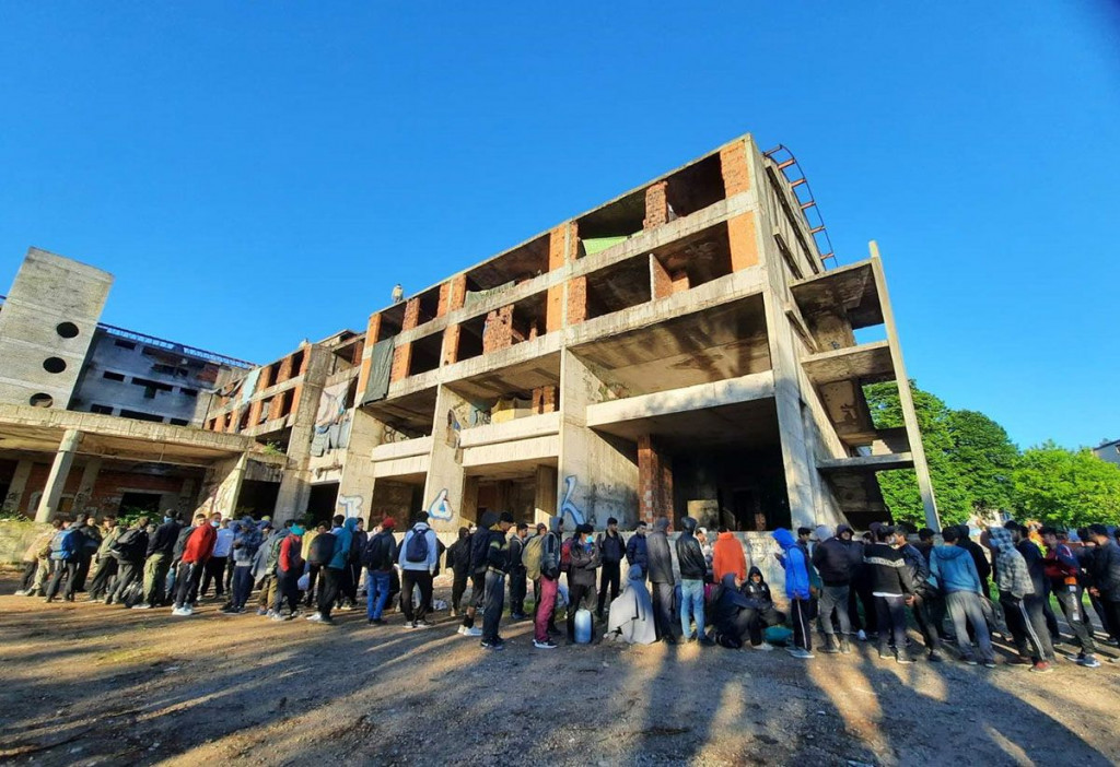 KONTROLA KRETANJA U ruševnom objektu zatekli 242 migranta