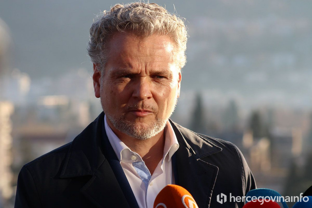 PORUKA STANOVNICIMA BIH Budućnost će biti svjetlija, ako svi budemo radili ka tom cilju