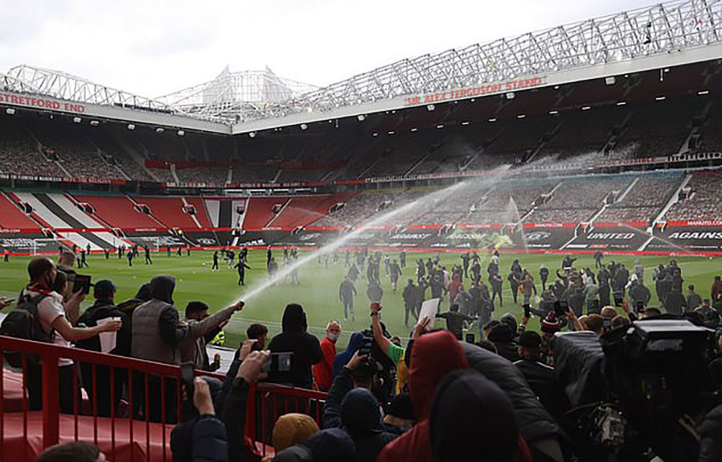 Navijači Uniteda provalili na stadion: Tražili odlazak vlasnika kluba