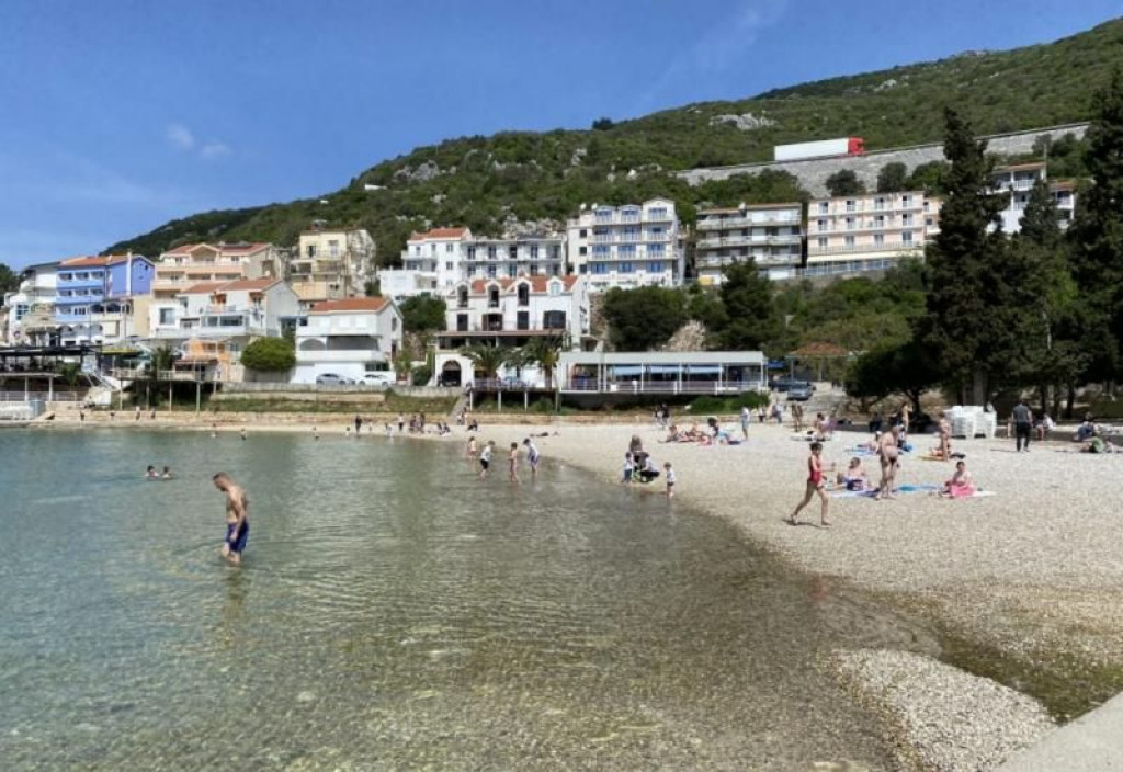 U Neumu otvorena sezona kupanja