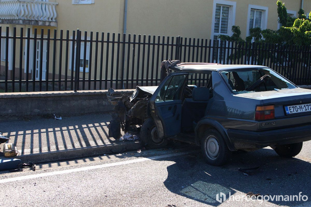 TROJE OZLIJEĐENIH Nakon sudara kod Mostara, jedna osoba u kritičnom stanju