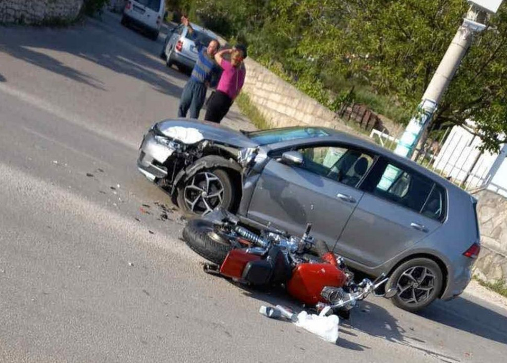 MOSTAR U sudaru dva vozila teško ozlijeđena jedna osoba