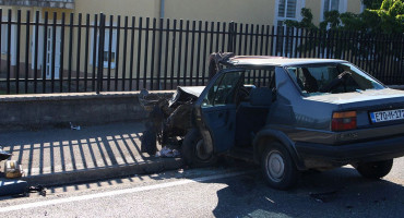 TROJE OZLIJEĐENIH Nakon sudara kod Mostara, jedna osoba u kritičnom stanju