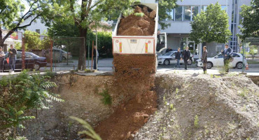 RUPE SU SKUPE Rupa je progutala 36.600 maraka, ako Promark ne plati Grad će ih tužiti