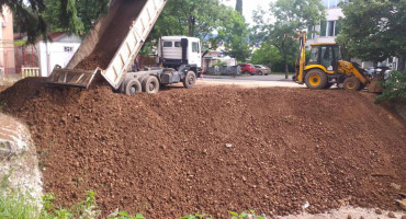 RUPA SVE MANJA Krater uskoro postaje dvorište