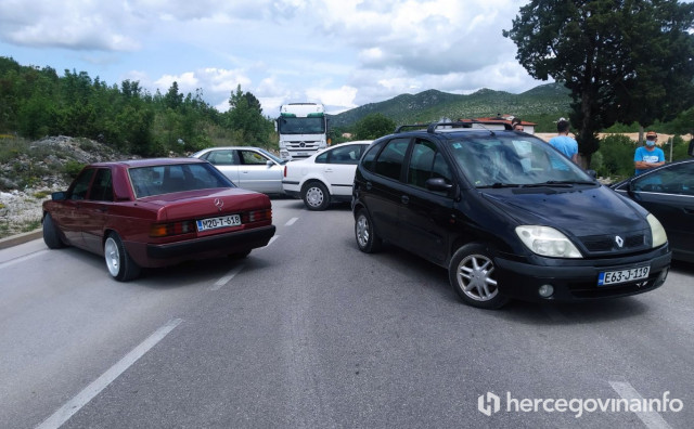 Mještani Zvirovića blokirali cestu prema Čapljini