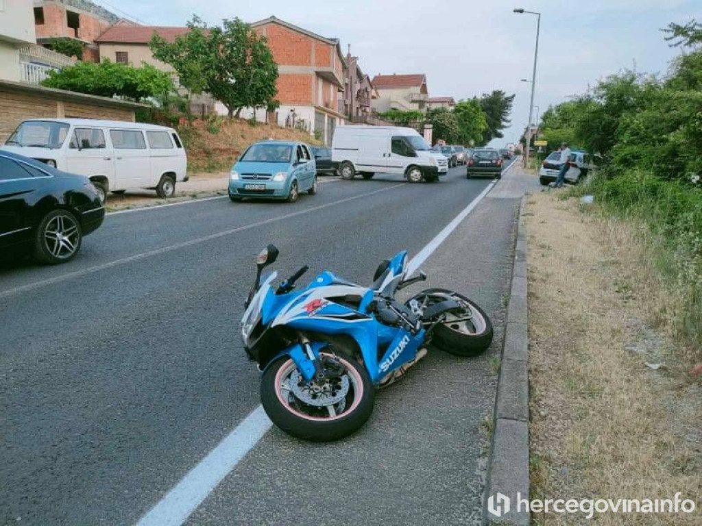 MOSTAR U sudaru kombija i motocikla jedna osoba ozlijeđena