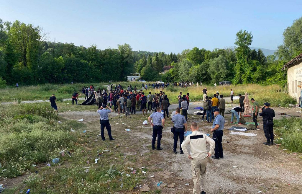 Sa dvije lokacije izmješteno 187 migranata