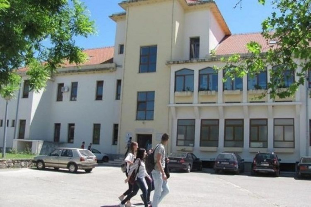 MI HRVATI Navijamo za Hrvatsku, a na more i ekskurziju u Crnu Goru, Albaniju i Makedoniju