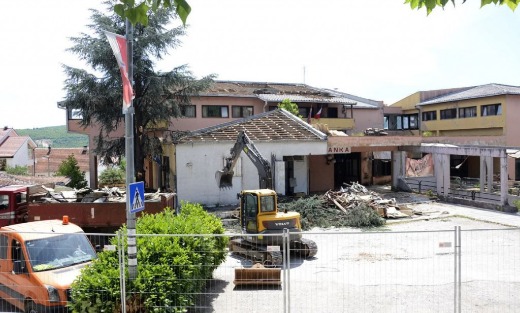 INVESTICIJA OD 10 MILIJUNA KM Ćorluka ruši hotel u centru Gruda i pravi modernu zgradu sa shopping centrom