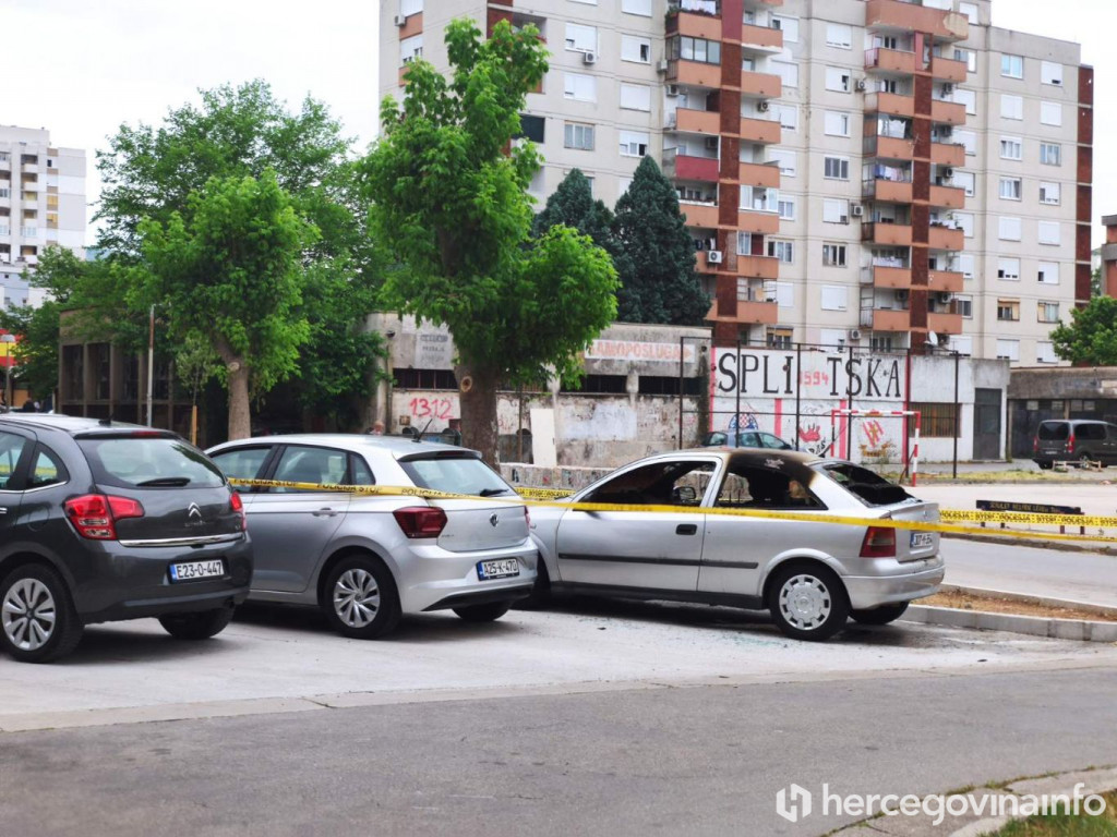 MOSTAR Izgorio automobil kod tržnice