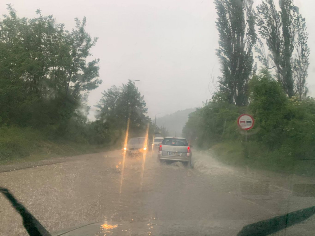 Nevrijeme u BiH, kiša stvorila probleme na cestama