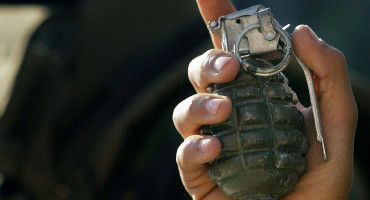 ŠIROKI BRIJEG Kod jednog pronađeno oružje i bomba, drugi u istom mjestu ilegalno istovarao gume
