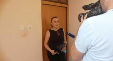 VIŠE SREĆE DRUGI PUT Smolje ostaju u stanu, policija nije htjela izbaciti staricu, premda je djelatnica ministarstva poručivala da 'prtlja'