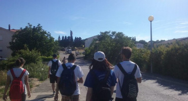 VOZAČI OPREZ Brojni pješice kreću prema Ljubuškom