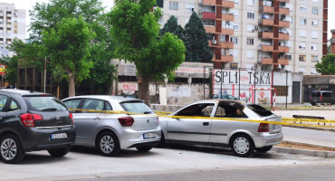 MOSTAR Izgorio automobil kod tržnice