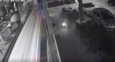 URNEBESNO Zapalio kafić u središtu Mostara i pri tome sebi nogavicu