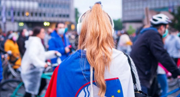 SLOVENIJA PROGLASILA KRAJ "Epidemija koronavirusa je završena!"