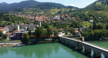 Bh. gradić u totalnoj blokadi, mladenci se ne mogu ni vjenčati