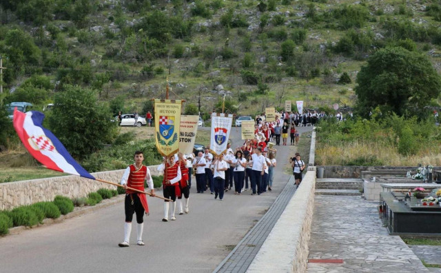 U Hutovu održana manifestacija 'Ivanjski krijesovi'