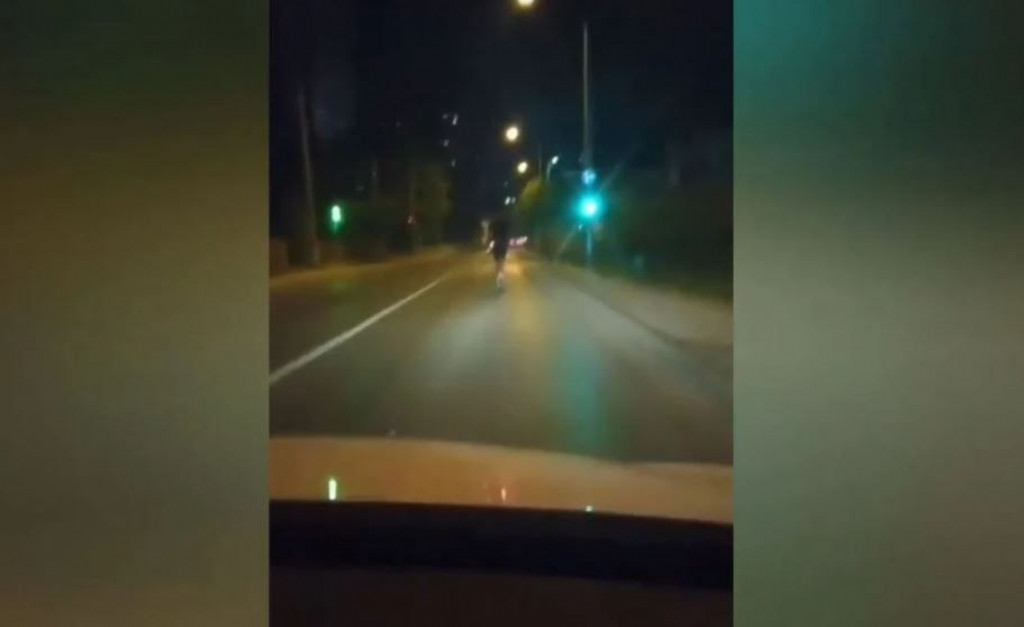 Muškarac u Sarajevu električnim romoblilom vozio 70 na sat i pretjecao automobile