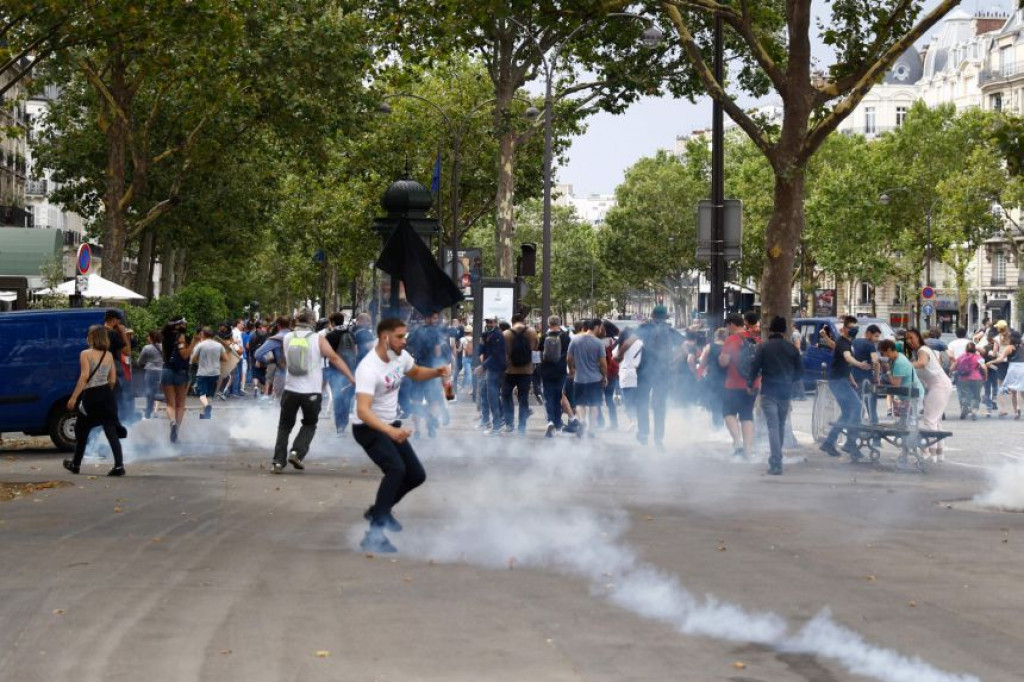 Prosvjedi protiv mjera u Parizu
