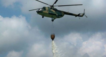 Helikopter OS BiH gasio požar u Drežnici: Za više od četiri sata izbacio 22.000 litara vode