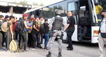 IZ MIRALA U LIPU Više od 200 migranata autobusima prebačeno u novi kamp