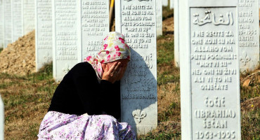 Srebrenička tragedija odjekuje regijom: Najmlađa žrtva koja se danas ukopava imala je samo 16 godina