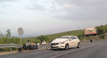MOSTAR-ČITLUK Motociklist teško ozlijeđen u sudaru s osobnim vozilom