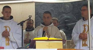 VITEZ Tri svećenika iz iste župe i istog sela zajedno slavili mladu misu
