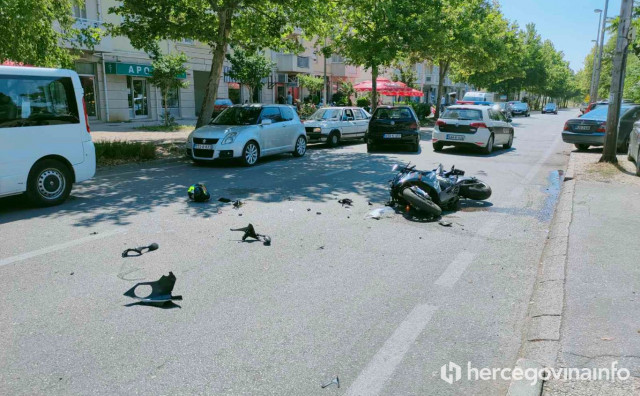 U sudaru automobila i motocikla u Mostaru dvije osobe ozlijeđene