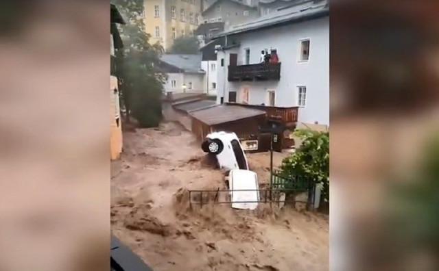 Nove poplave u Njemačkoj i Austriji, bujica nosila automobile