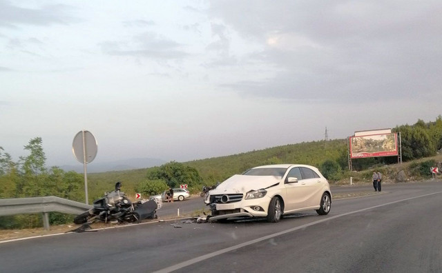 Sudar Sretnice motor i Mercedes