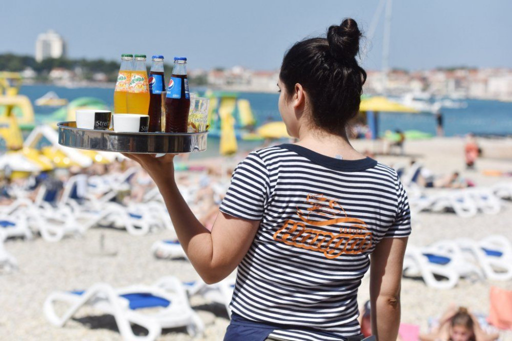 ŠOKANTNI PODACI Hrvatska opet lovi turističke rekorde, ali gosti odlaze jer ih nema tko dočekati, pospremiti i uslužiti