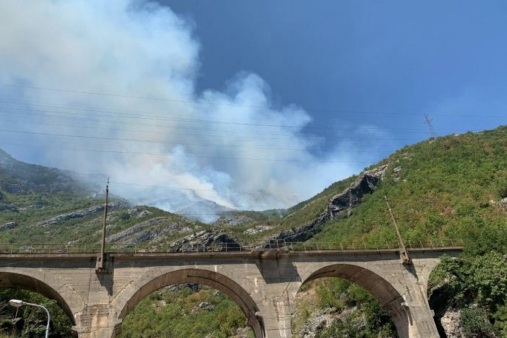Hercegovina pod požarima, u Čapljini gori u sumnjivom minskom području