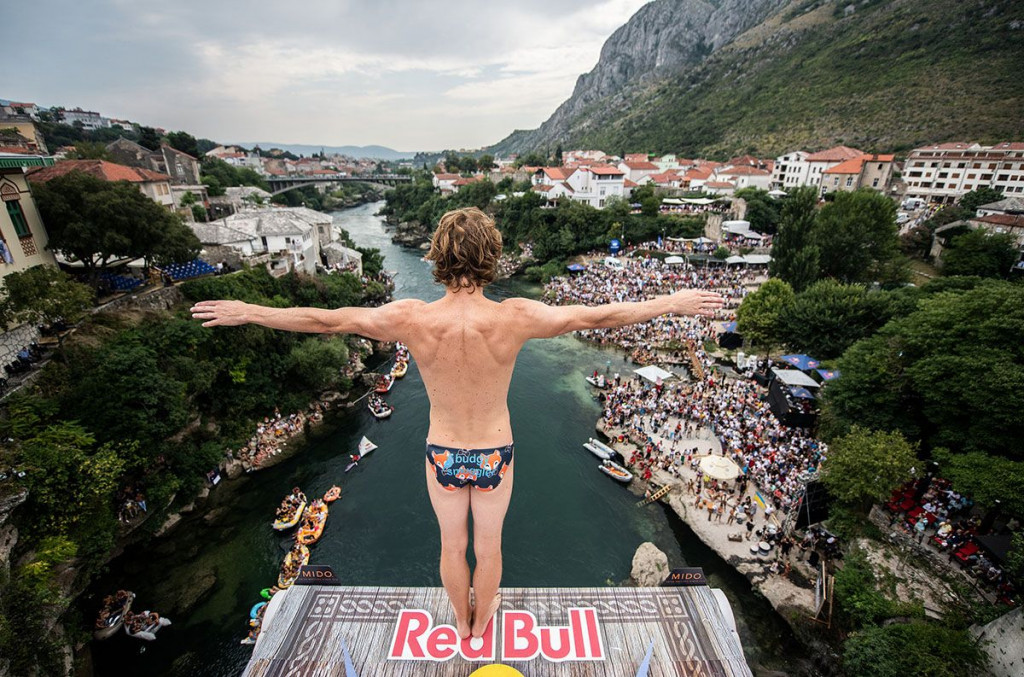 Red Bull cliff diving skakači Stari most