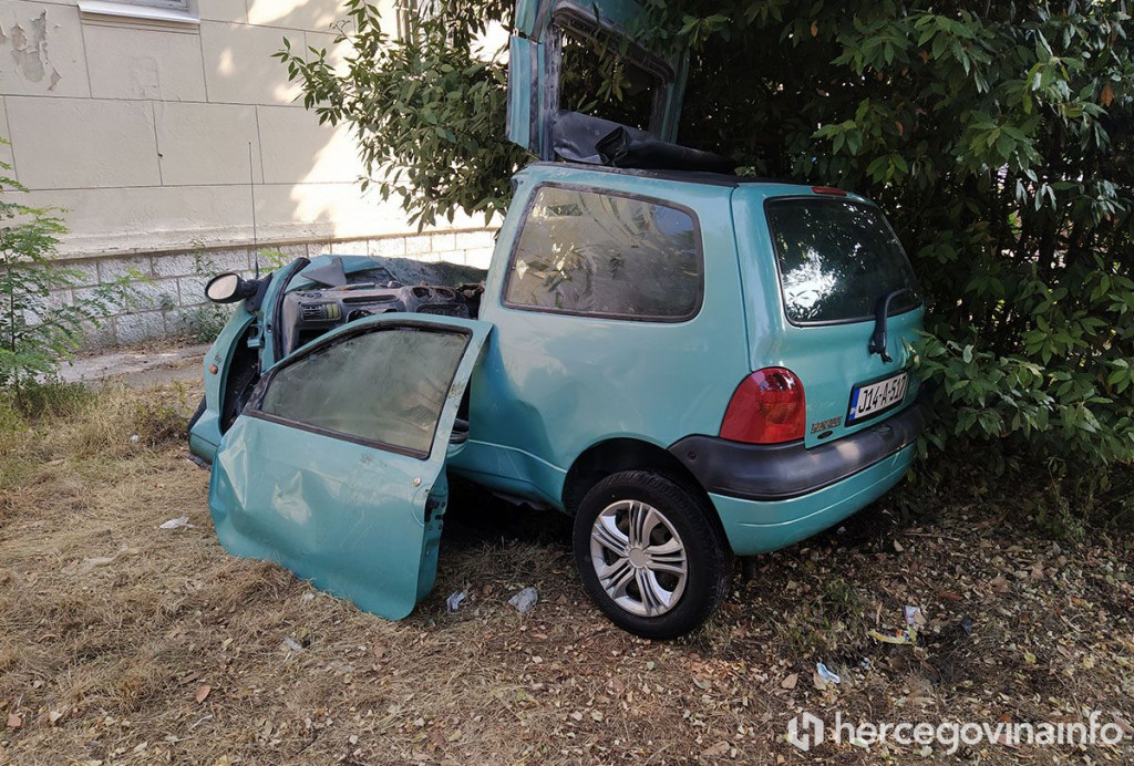 Renault twingo nezgoda popovo polje