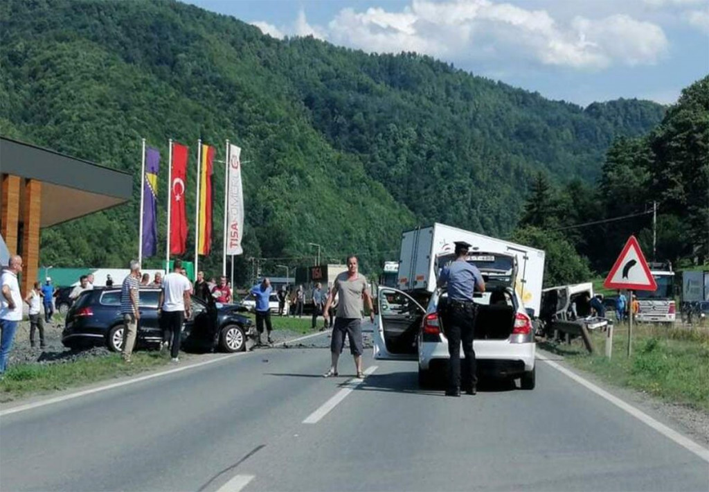 SUDAR AUTA I KAMIONA Još jedna žrtva prometne nesreće na cestama u BiH