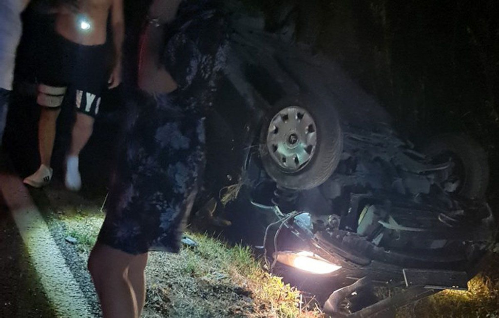 MOSTAR-ČAPLJINA U sudaru pet auta ozlijeđene četiri osobe, jedno vozilo završilo na krovu
