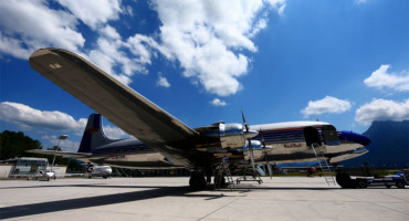 Avion Douglas DC 6B