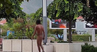 goli muškarac, čovjek, španjolski trg