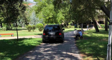 MOSTAR Vozilom uletio u park dok je isti bio pun djece