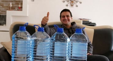 Marin ima rijetku bolest zbog koje dnevno mora popiti preko 20 litara vode