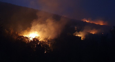 ŠIROKI BRIJEG Kanaderi iz Hrvatske stižu u pomoć vatrogascima