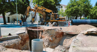 Radovi kolektor Staklena banka